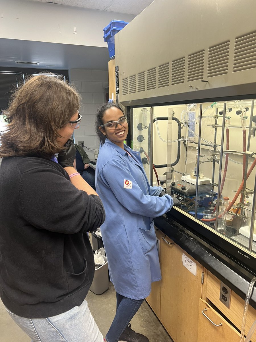 Pamodya got the chance to teach this very inquisitive HS student about some of the chemistry we do! Thanks for coming Emily! See you next year!