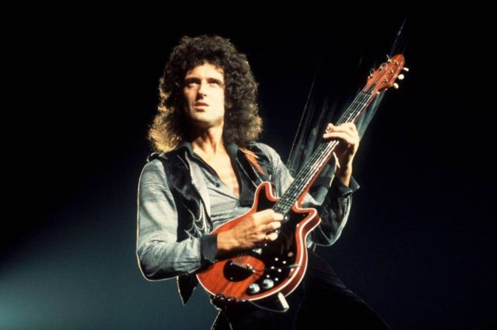 Queen_Dears's tweet photo. Happy 76th Birthday to Brian May!! // Video: Brian May guitar solo (By GaizcaOrbe|Youtube) https://t.co/ZFhXulVKok @OIQFC https://t.co/am2QLtIymc