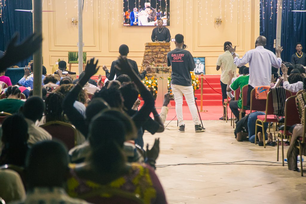 What you are going through is not the reality of the plans of God in your life.

Unachokipitia sio uhalisia wa mipango ya Mungu katika Maisha yako .

#prophetdavidrichard