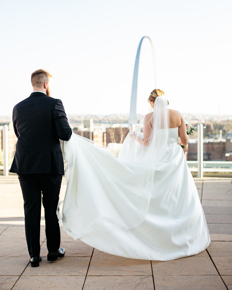 Wedding days are filled with special moments... some for just the two of you, like taking a breath to take in the view. Thank you <a href="/igmw/">M</a>.photography for this stunning photo.
#fsstlouis #weddingwednesday #weddings #stlweddings