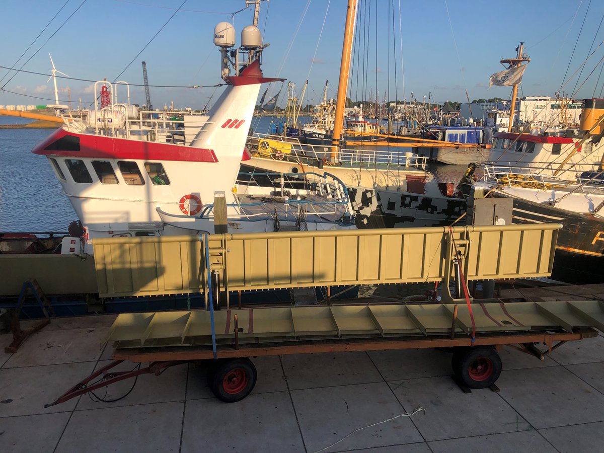 LuytGroep's tweet photo. Vernuftig constructiewerk🛠
Onze werf heeft een set nieuwe scallopdeuren gefabriceerd en geplaatst aan boord van de #scalloper ‘Lass o'Doune’ BM-181🏴. De scallopdeuren kantelen hydraulisch omhoog vanaf de romp van het schip.
#scheepswerf #LUYT #DenOever #visserij #viskotters https://t.co/oHSqzSj4yf