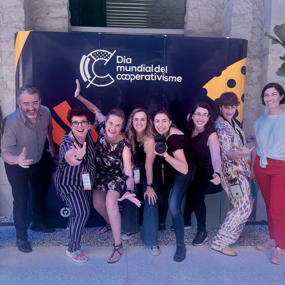 makinaccion's tweet photo. 💥/En #MakinAcción 2+2 no son 4 sino 22 😲
👉Somos #cooperativa e #intercooperamos, es decir, sumamos #powers 🦸 y colaboramos con otras #cooperativas para alcanzar metas comunes, compartir recursos y fortalecer el movimiento cooperativo.
¿Y sabes qué? 👀
(Sigue el hilo) 👉 https://t.co/bB8FUji4m0