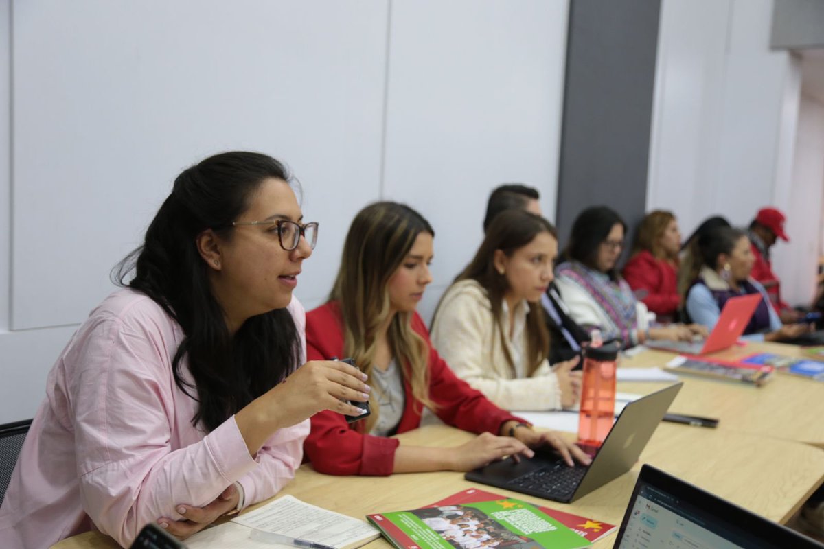 Educacionbogota's tweet photo. ✨También, apoyamos Iniciativas #INCITAR para la paz que buscan contribuir al desarrollo de capacidades socioemocionales y ciudadanas.
•Fortalecemos la cátedra de paz, así como las reflexiones, en torno al informe de la @ComisionVerdadC “La escuela abraza la verdad”. https://t.co/nzbP0Tw9qy