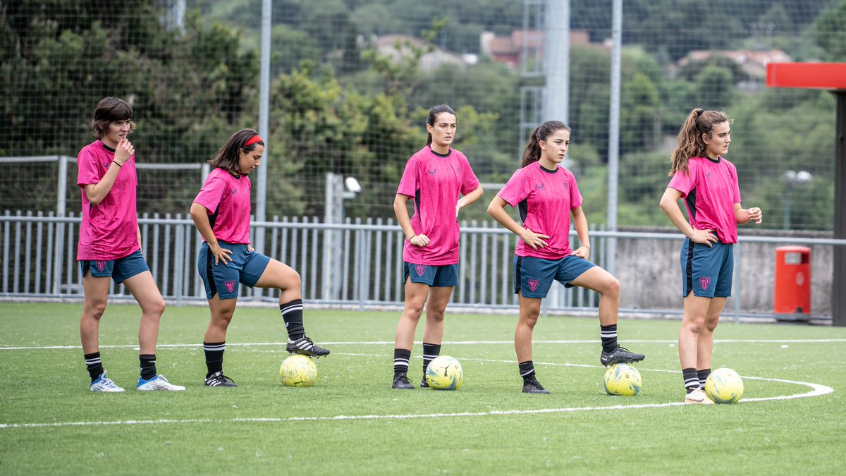 AthleticClubFem's tweet photo. 🔛 ¡Los dos filiales ya están en marcha!

B eta C taldeek denboraldiaurreari ekin diote Lezaman.

🔗 https://t.co/eDhlmKGPe9

#AthleticLezama #AthleticClubFem 🦁 https://t.co/Pplr6rwldR