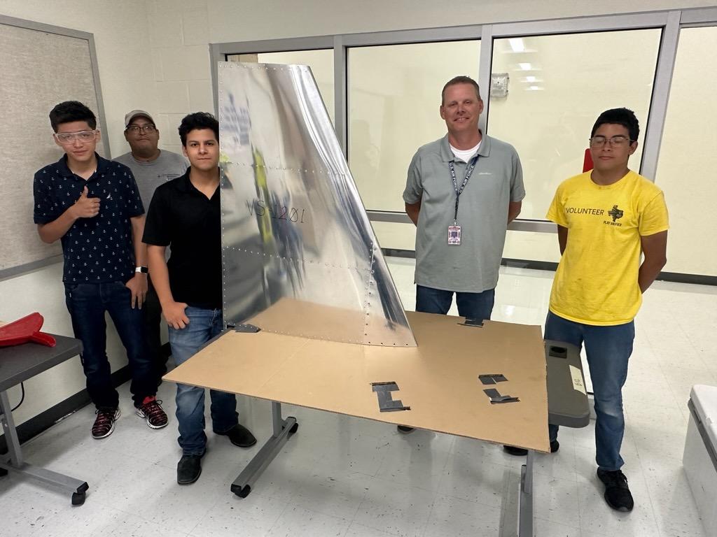 ClevelandISDTX's tweet photo. Our Robotics students at CHS are building a plane through the Tango Flight program!

This program pairs up teachers/mentors in the area and together they work with students to build an airplane!

We're so proud of Mr. Stafford and our talented students!! #theClevelandISDway https://t.co/vPdnBH06q6