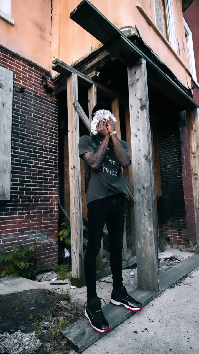 OfficialBBGLUCK's tweet photo. “I use to rubberband the money by the rack now I do but by the 10” https://t.co/yinrMoKXHL