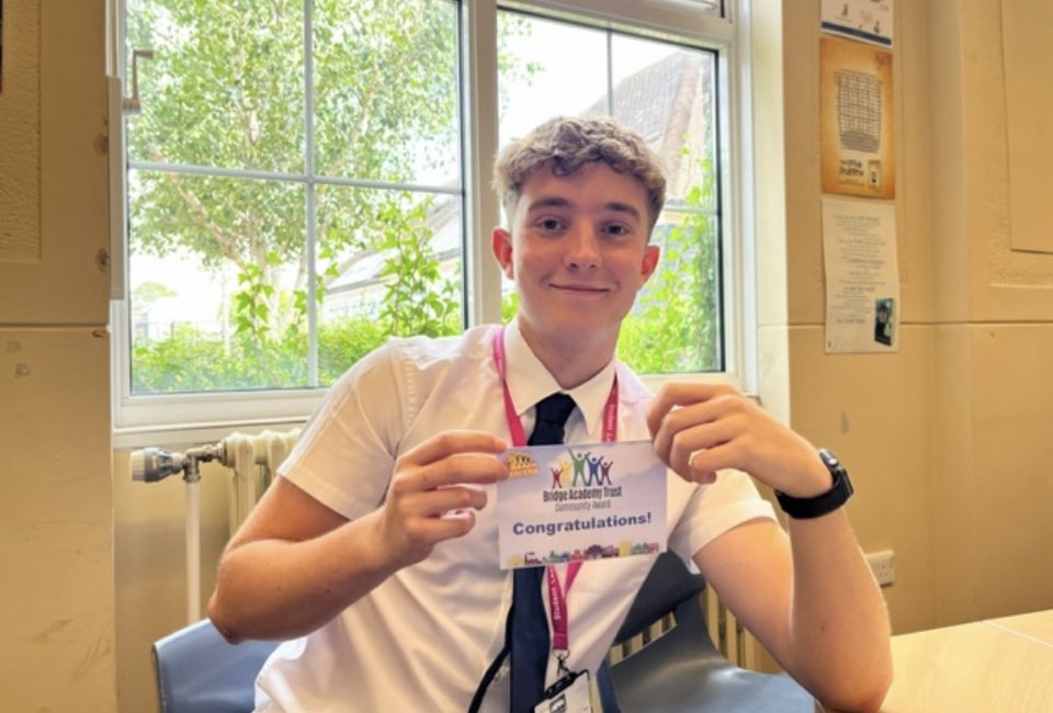 Congratulations to @MoulshamHigh Will in Year 12 @MHS6thForm who has been awarded the Bronze @BridgeAcademyT1 Community Award for his outstanding efforts in playing football with EUROFANZ to raise money for a Ukrainian Orphanage!