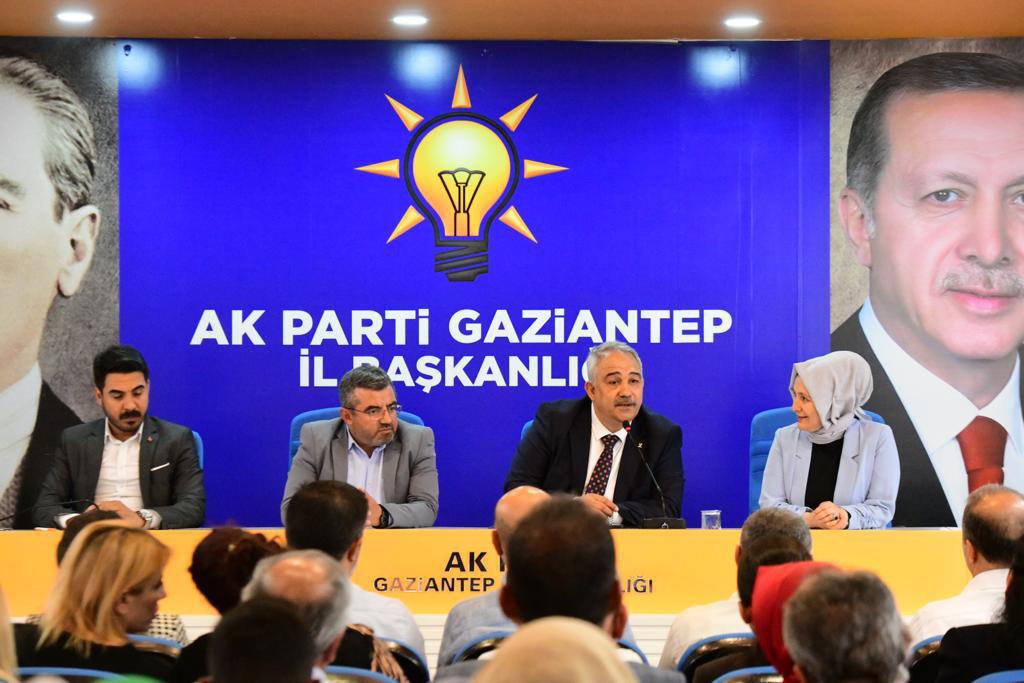 muratcetin27's tweet photo. Teşekkürler #Şahinbey…

AK Parti Gaziantep İl Başkanlığım için şahsıma hayırlı olsun ziyaretinde bulunan Şahinbey İlçe Başkanımız Sayın Abdülkadir Sökücü’ye, Şahinbey İlçe Kadın Kolları Başkanımız Sayın Şükran Yılmaz’a, Şahinbey İlçe Gençlik Kolları Başkanımız Sayın Ali Töremişoğlu’na ve tüm AK Parti Şahinbey İlçe Teşkilatımıza; şükranlarımı sunuyorum.

#TürkiyeYüzyılı’nda #DahaGüçlüBirGaziantep için 2002 ruhuyla çalışacağımıza yürekten inanıyorum…

@Abdlkadirs27 
@Ylmazkran17 
@ToremisogluAli 
@PartiSahinbey