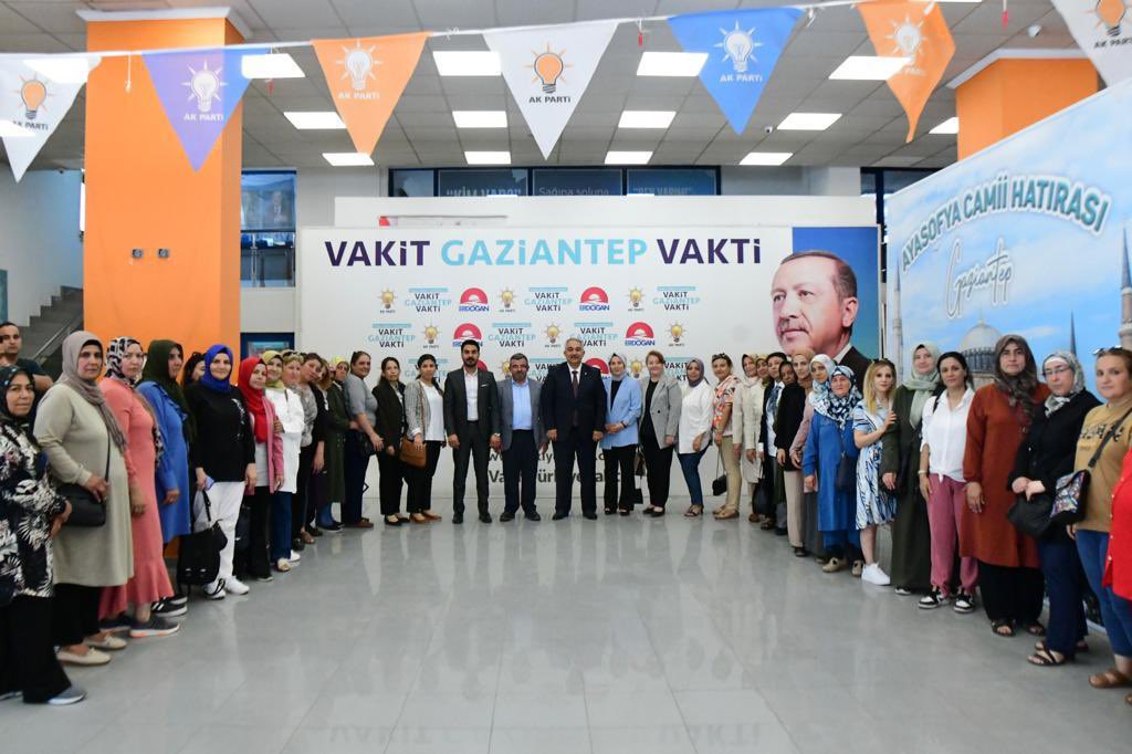 muratcetin27's tweet photo. Teşekkürler #Şahinbey…

AK Parti Gaziantep İl Başkanlığım için şahsıma hayırlı olsun ziyaretinde bulunan Şahinbey İlçe Başkanımız Sayın Abdülkadir Sökücü’ye, Şahinbey İlçe Kadın Kolları Başkanımız Sayın Şükran Yılmaz’a, Şahinbey İlçe Gençlik Kolları Başkanımız Sayın Ali Töremişoğlu’na ve tüm AK Parti Şahinbey İlçe Teşkilatımıza; şükranlarımı sunuyorum.

#TürkiyeYüzyılı’nda #DahaGüçlüBirGaziantep için 2002 ruhuyla çalışacağımıza yürekten inanıyorum…

@Abdlkadirs27 
@Ylmazkran17 
@ToremisogluAli 
@PartiSahinbey