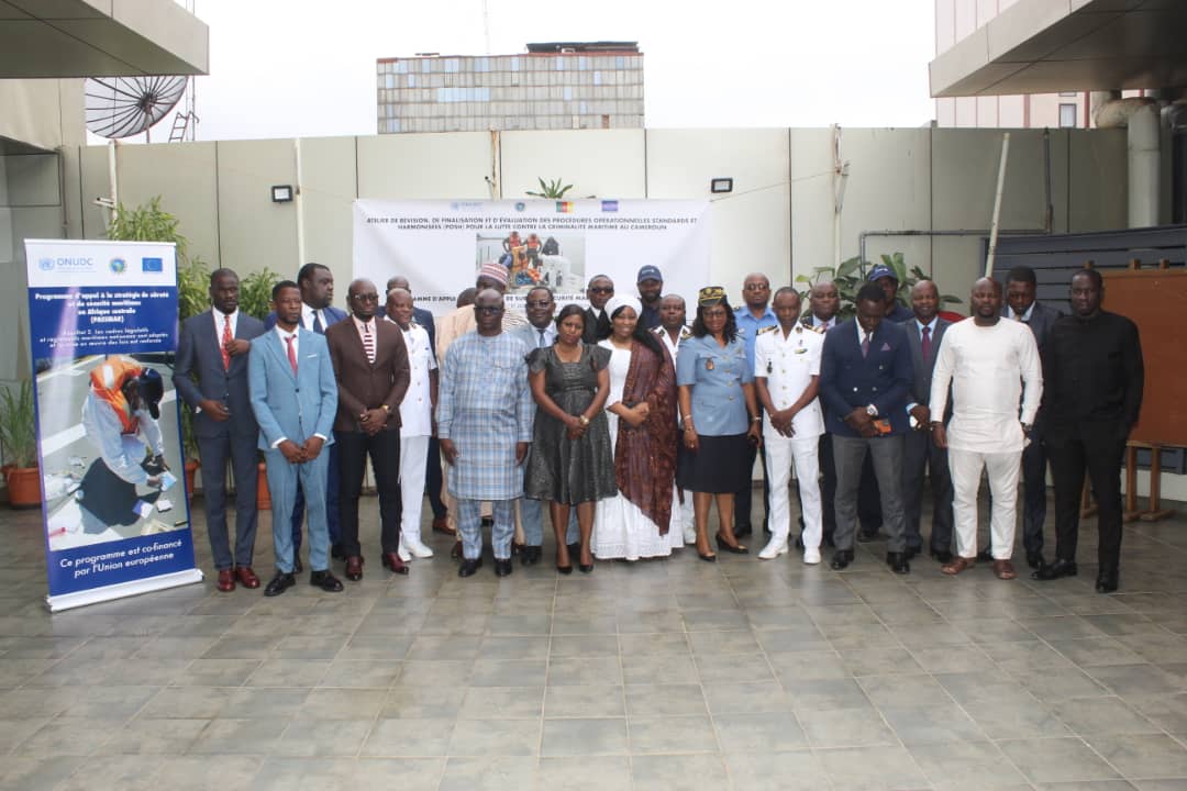 UNODC_BMB's tweet photo. @UNODC_MCP tient 1 atelier sur la validation des #HSOPs au 🇨🇲 pour mieux coordonner l’action pénale relative à la lutte contre la criminalité #maritime dans le cadre du #PASSMAR-ONUDC financé par l’#UE #BorderManagement https://t.co/VxFRE9Avmj