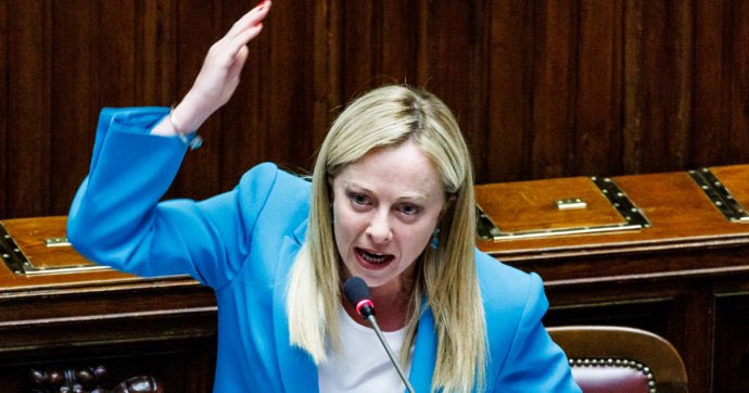 JacopoDelTaglia's tweet photo. Sono senza parole. La destra boccia in Commissione la direttiva europea per la lotta alla corruzione. Un governo capace di una tale azione è un governo che non ha limiti di indecenza. Tutto questo nella giornata di commemorazione di chi ha perso la vita con coraggio per lo Stato.

#Meloni #Salvini #Borsellino #corruzione #LaRussa #Santanche #Fiaccolata_Borsellino #IMBECILLI_al_potere #Conte #Movimento5Stelle