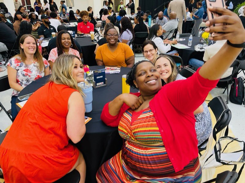 MED_MEDavis's tweet photo. The countdown to the #BestFirstDayEver is underway in Henry as we welcome what is now nearly 500 new teachers today to join the best professionals in public education!  The energy is overwhelming and the joy is contagious!  #YouBelongInHenry #TheBestTeachersAreHenrysTeachers https://t.co/JOjMLYlazB