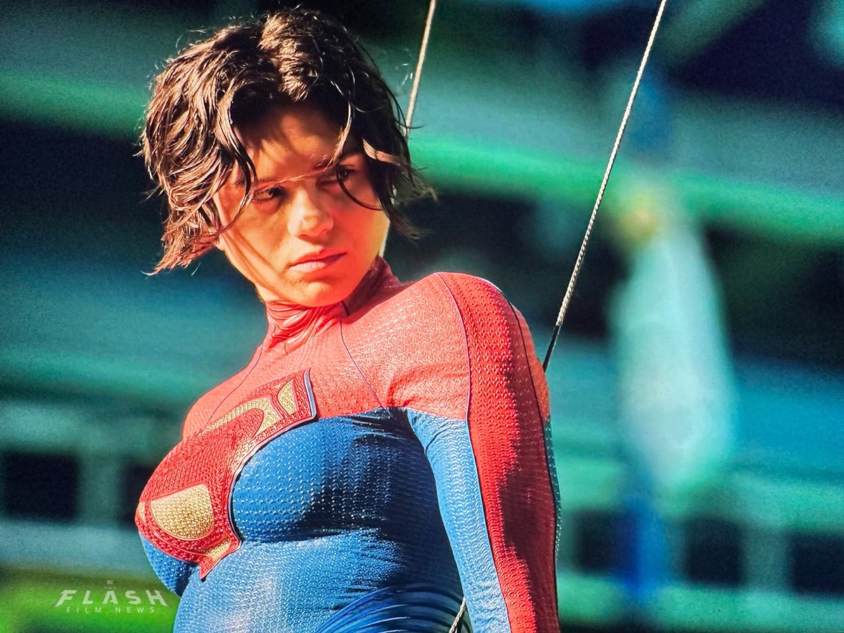 “Esta é a produção mais longa em que já participei. Você conhece um projeto como esse que é tão longo, se você não tem um grupo que age como uma família, é muito difícil continuar… e acho que estou indo. #theflash