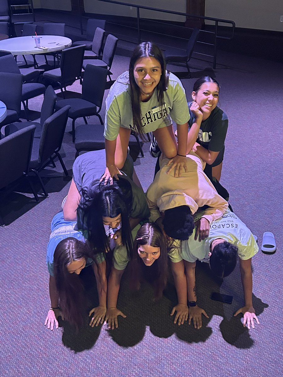 KarysOubre's tweet photo. #LEADRCISD @RCISDAthletics @MackeySpeaks  
1. Being baptized in the holy winning water rejoices your spirit
2. Me and destiny’s starting handshake 
3. THE firecrackers pyramid 🎇
Thank you to @box_amanda @PhilBeckner https://t.co/V6pOuhtA4N