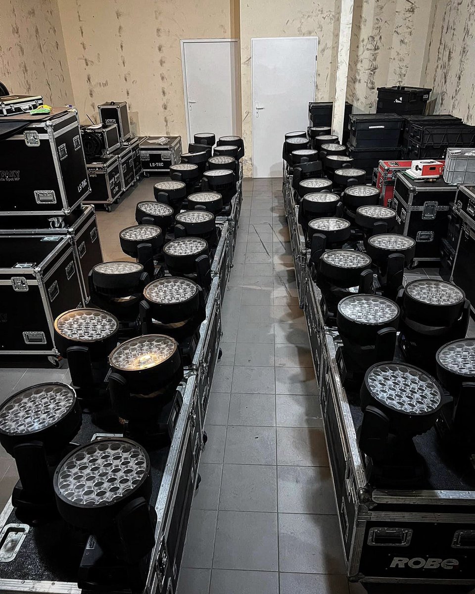 Robelighting's tweet photo. One more #WarehouseWednesday this time from Warsaw, Poland, with Lstrc Trc prepping their @Robelighting #LEDWash800 luminaires.

#robelighting #robegear #lstrctrc #lightingtech #techlife https://t.co/uU2l2aMwuv
