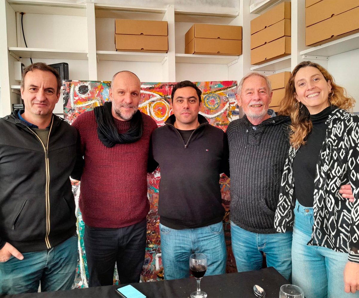 colarqr6's tweet photo. Festejos Día del Arquitecto en La Cumbre

En el marco de los festejos por el Mes del Arquitecto, el pasado Sábado 15 de julio al mediodía se llevó a cabo un encuentro en la ciudad de La Cumbre para celebrar este día tan especial entre colegas. https://t.co/5W2gnA0nZ4