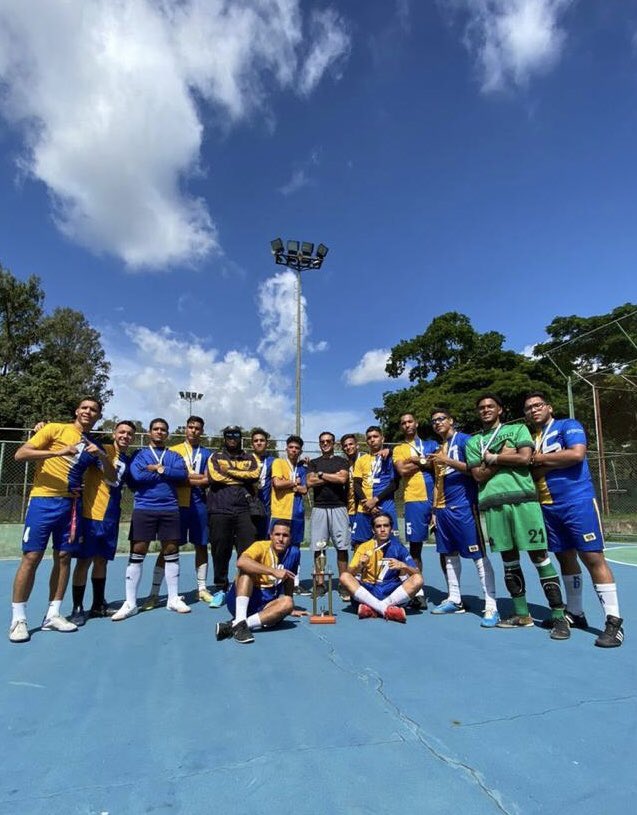 usm_vzla's tweet photo. ¡SOMOS CAMPEONES!
Nuestra selección de fútbol sala logro con gran pasión y determinación el campeonato de la Copa María Irene Barreto 🏆
¡Felicitaciones a este gran grupo!
Resultado
USM 4 - 1 UNIMET
#futbolsala #campeonato #usemistas https://t.co/CxF02BkP7m