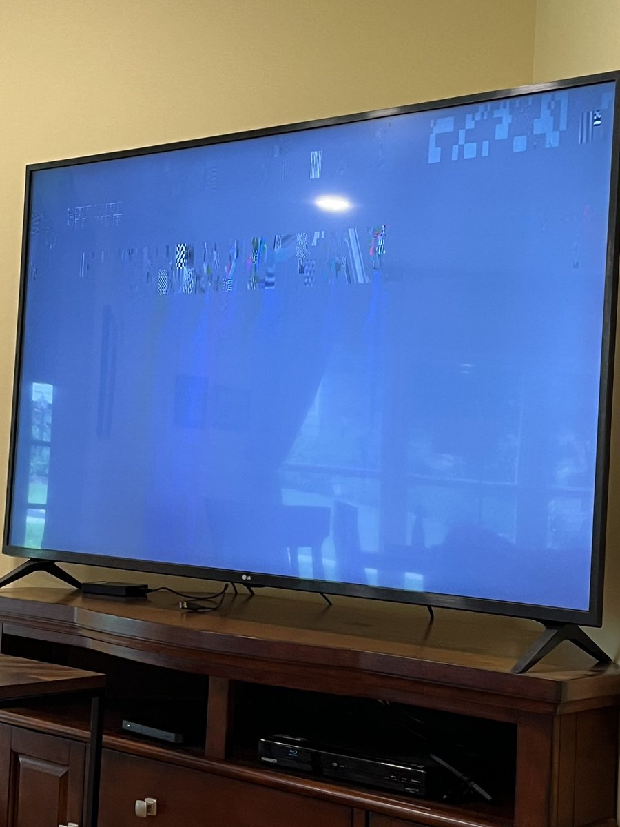 MeredithWeiner's tweet photo. @CNN Your feed is down on Verizon FIOS set top box, the FIOS TV app and SiriusXM app! It’s working on the CNN app. It melted down during Jeff Zelany’s report at about 10:30am. All other channels are ok. It’s just CNN! https://t.co/6b9VtYzRWm