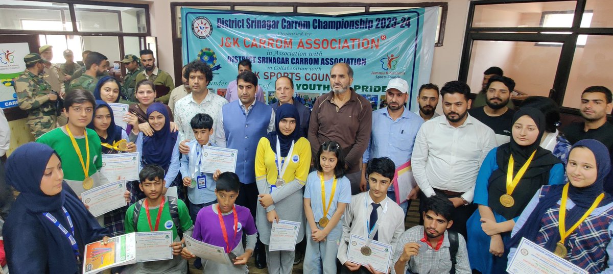 jkcarrom's tweet photo. Distt. Sgr Carrom C'ship Concluded.
Dy. Comm's Sgr Mr M Aijaz Assad @AsadamAijaz, Div. Sports Officer Mubashir, President JKCA Adil Shah, Rauf Trmbo Congratulated &amp; distributed the Medals &amp; Certificates to the Winner's &amp; Runner's

@JKSportsCouncil
@SarmadHafeez3 
@nuzhatjehangir https://t.co/m0yREJybbP
