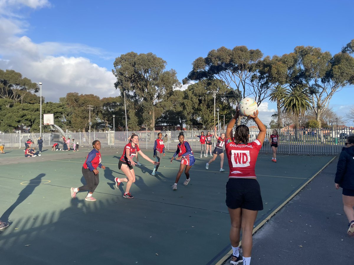 KSW_Sport's tweet photo. 1st Netball v Langa sees KSW 5-3 up after Q1. #KSWSport #KSWSA 🏐 ☀️ https://t.co/fA5bSl2Nsu