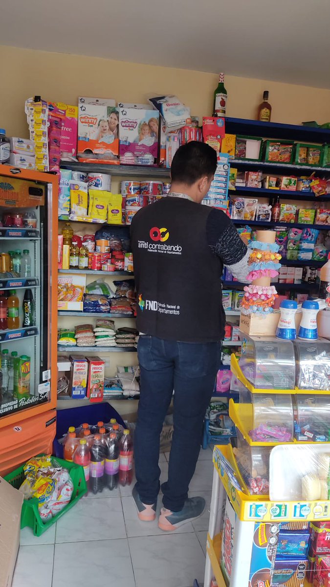 gobnarino's tweet image. Nuestro Grupo Operativo de la Subsecretaría de Rentas, en articulación con @FNDCol, desarrolló visitas de control a establecimientos de comercio en las comunas 5 y 8 de #Pasto logrando aprehender licores presuntamente adulterados.
LoLegalEsLoNuestro
#TodosContraElContrabando