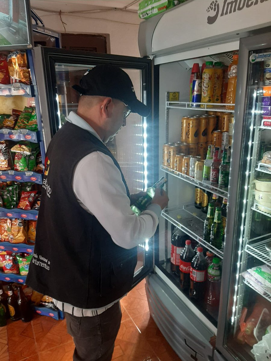 gobnarino's tweet image. Nuestro Grupo Operativo de la Subsecretaría de Rentas, en articulación con @FNDCol, desarrolló visitas de control a establecimientos de comercio en las comunas 5 y 8 de #Pasto logrando aprehender licores presuntamente adulterados.
LoLegalEsLoNuestro
#TodosContraElContrabando