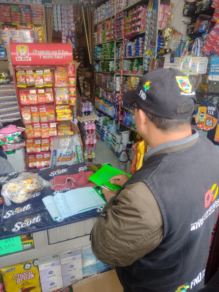 gobnarino's tweet image. Nuestro Grupo Operativo de la Subsecretaría de Rentas, en articulación con @FNDCol, desarrolló visitas de control a establecimientos de comercio en las comunas 5 y 8 de #Pasto logrando aprehender licores presuntamente adulterados.
LoLegalEsLoNuestro
#TodosContraElContrabando