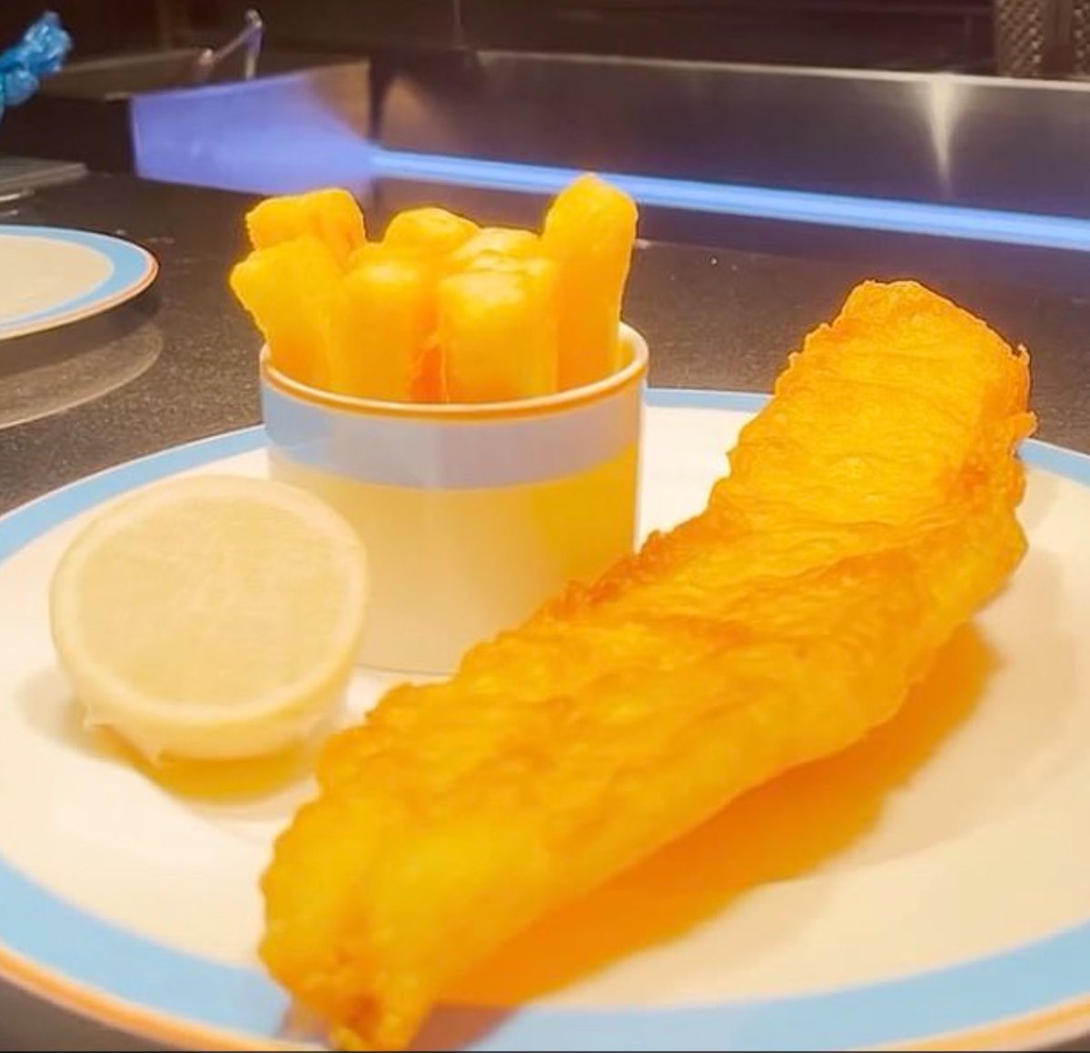 Fish and Chips from celebrity chef #TomKerridge

35 Quid 😳

What do you reckon??

#Hospitality