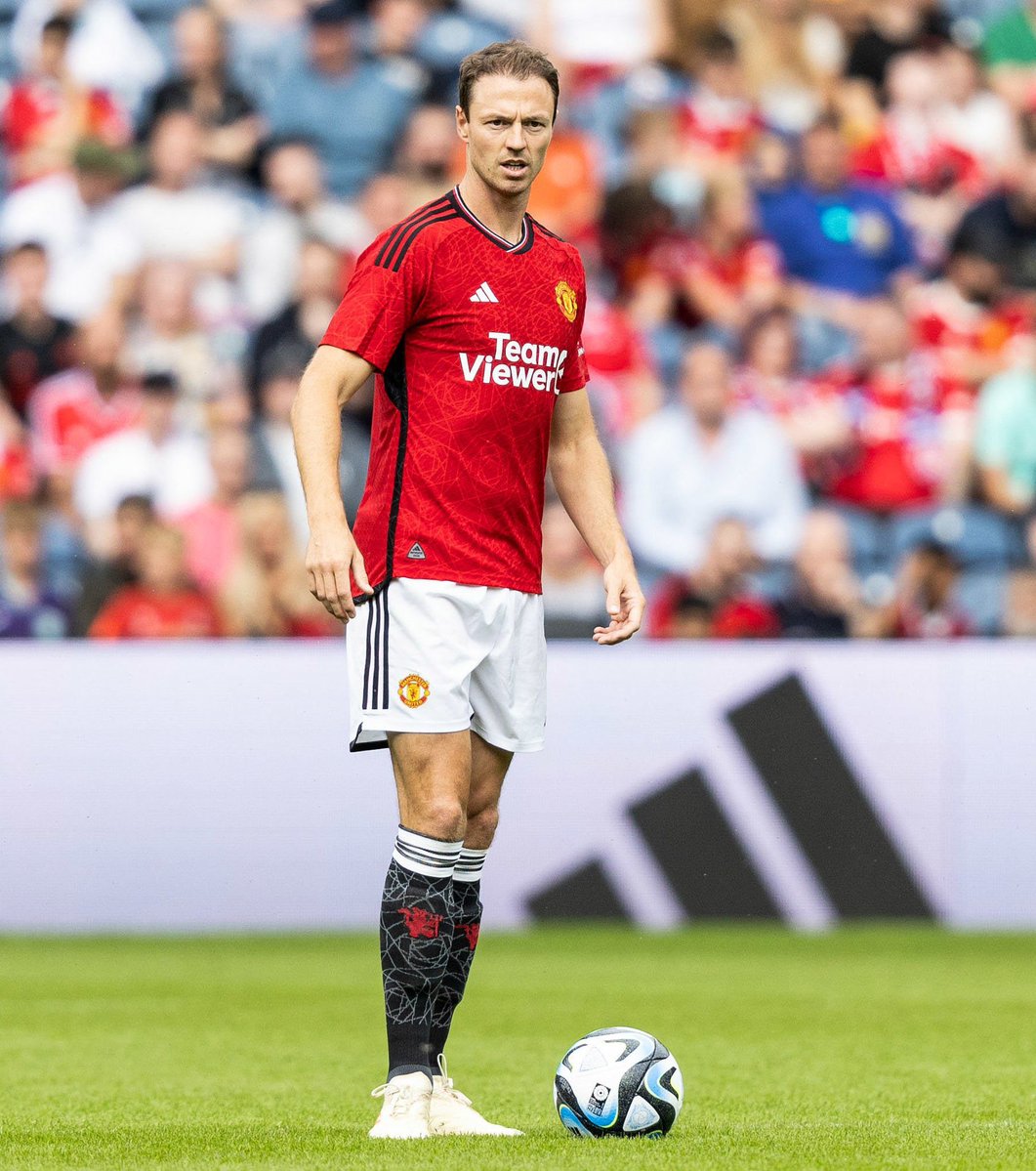 StatmanDave's tweet photo. Jonny Evans has played a game for Manchester United for the first time since 15th September 2015. That was 2865 days ago.

Once a red…🔴 https://t.co/M9rEh7oor8