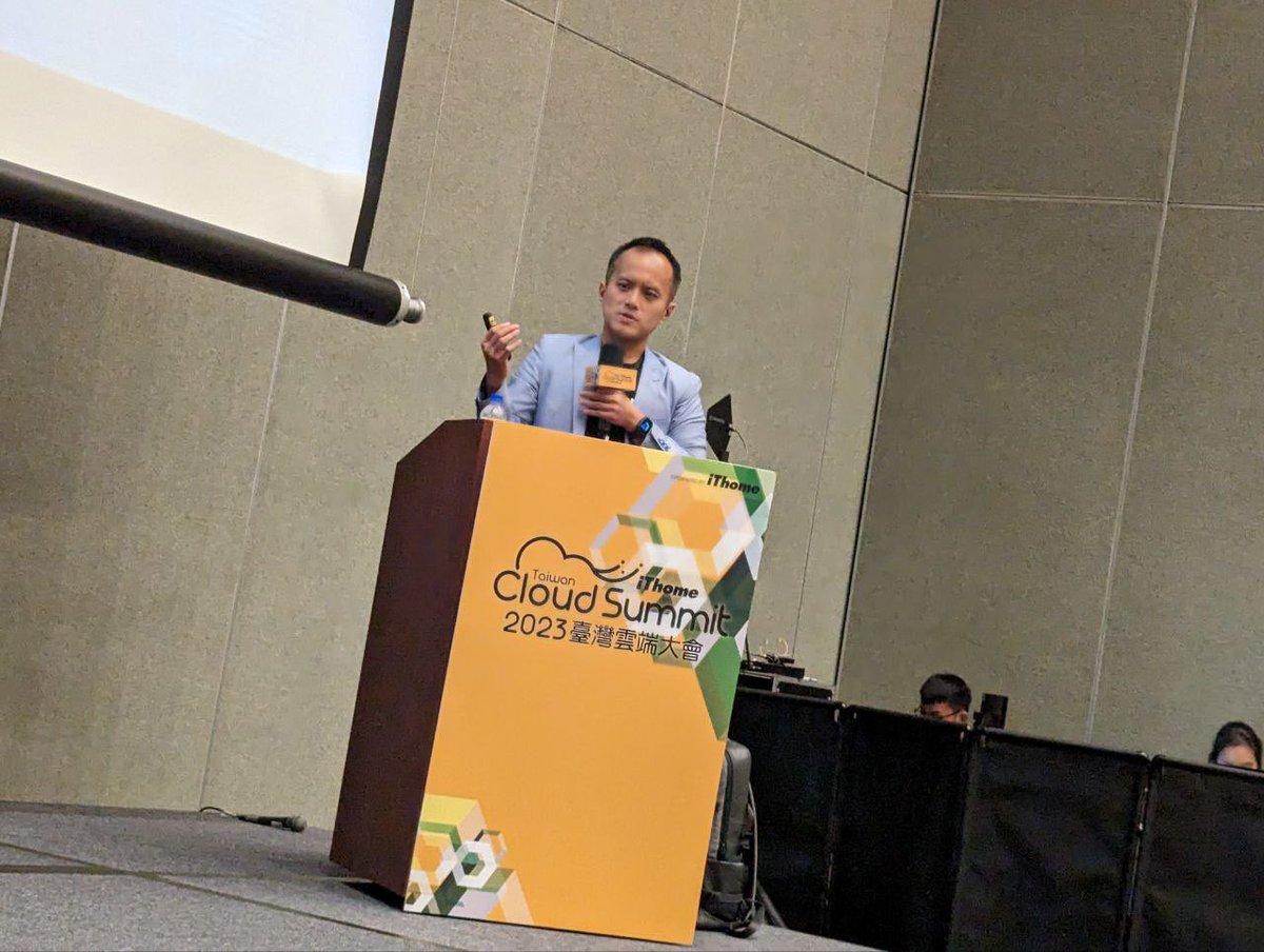 Evan_Lin's tweet photo. I might be one of the first speakers to discuss @langchain in a major venue in Taiwan. Autonomous chatbots or agent services are set to become a mainstream topic in the market.
I hope every to build the LINE OA, we can together 'Close the Distance.' #CloudSummit2023 https://t.co/N5ELTtiBZa