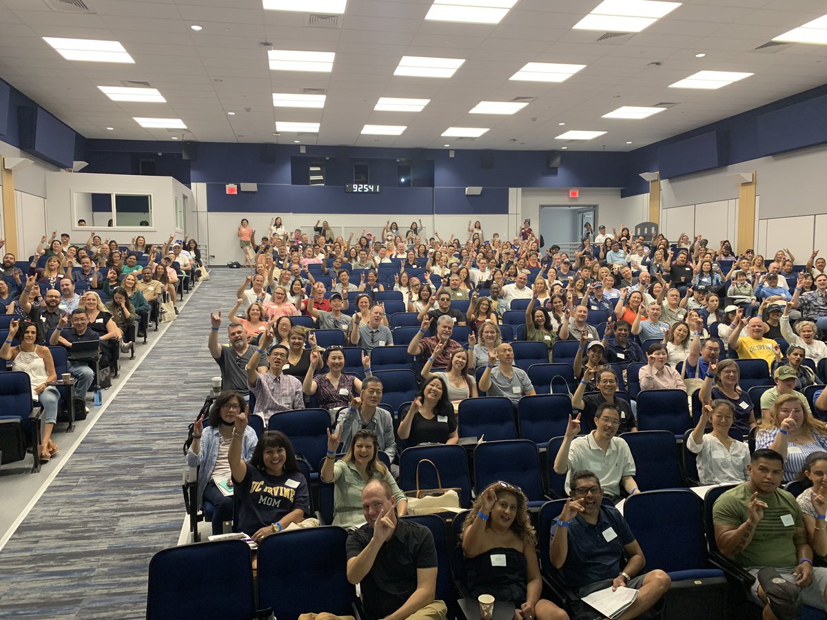 SPOP 2 family’s throw up the #zotzotzot this morning! <a href="/UCIrvine/">UC Irvine</a>