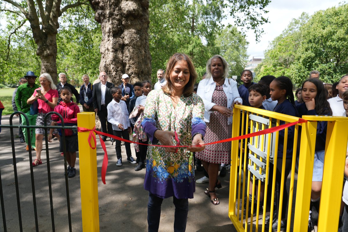 lambeth_council's tweet photo. 📣Exciting News! 🎉The wait is over!☺ 
The refurbished children's play area🤸‍♂️at Kennington Park is now OPEN🎈

Come and explore the new play equipment🤸‍♂️☺in this fantastic community space. 
 
@RezinaChowdhury
@CllrAnyanwu
@SmartPlayground
@KenParkFriends https://t.co/q3CuZ5ldlQ