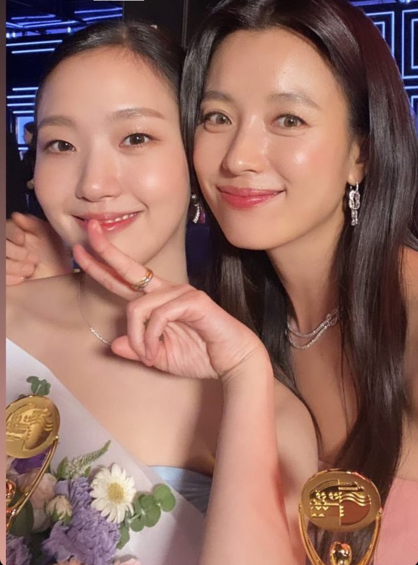 kgoeunnie's tweet photo. “kim goeun is love” aww, she loves you too. nothing has changed 🥹🤍 https://t.co/YfWTqBWzH0