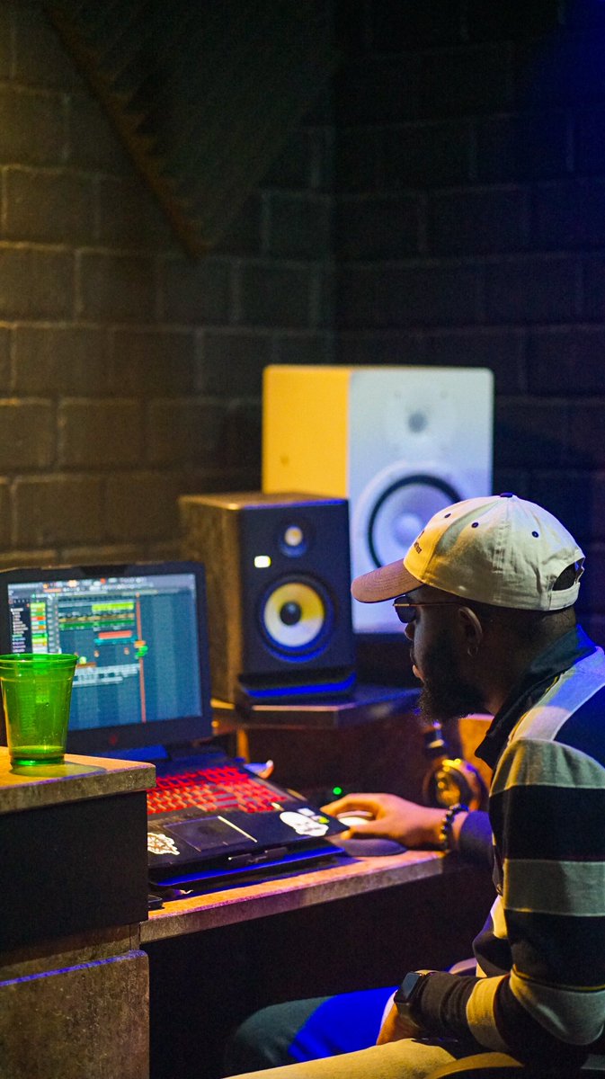 hybridtrips's tweet photo. How is it that music can, without words, evoke our laughter, our fears, our highest aspirations?” 🤔
Till we can figure it out!! 
Stream “CITY BOY”
https://t.co/GSsNXv6qvc https://t.co/1WqD8BQLKf