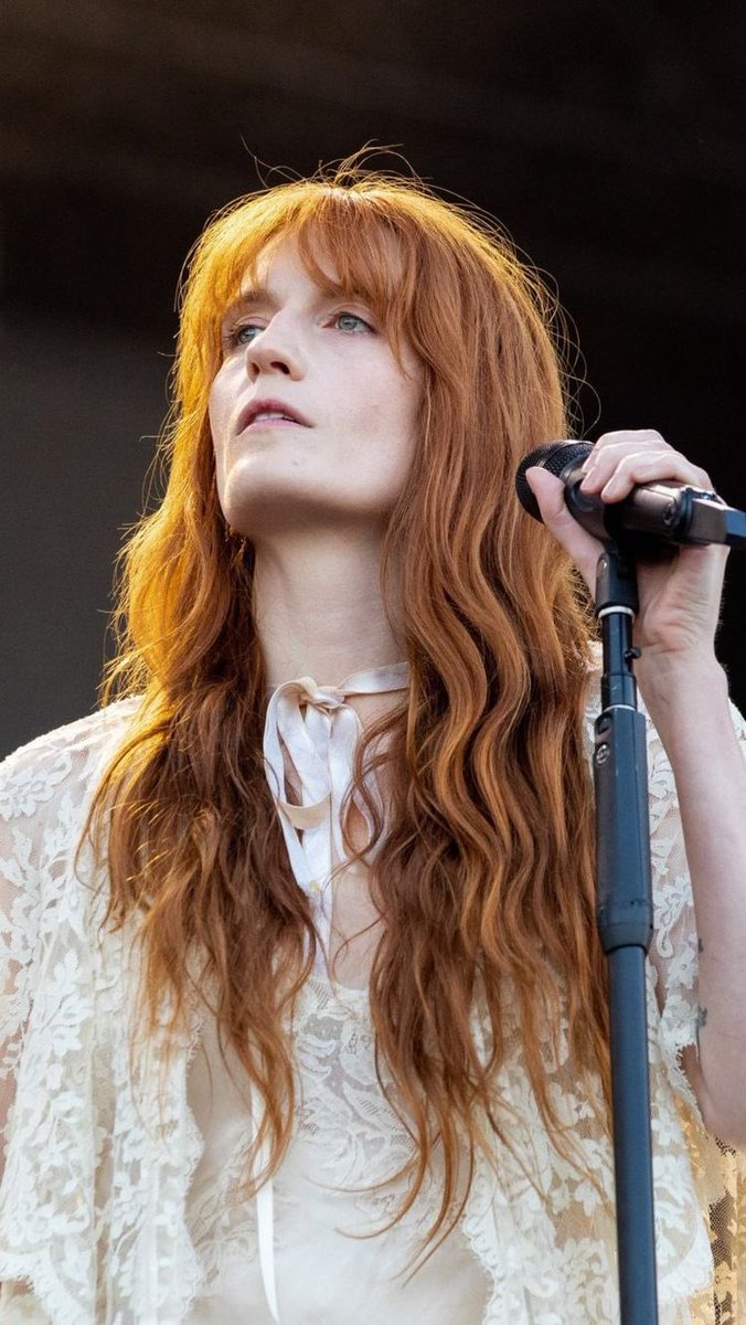 florencearchive's tweet photo. dream girl 🌙 https://t.co/7EJGKVBoME