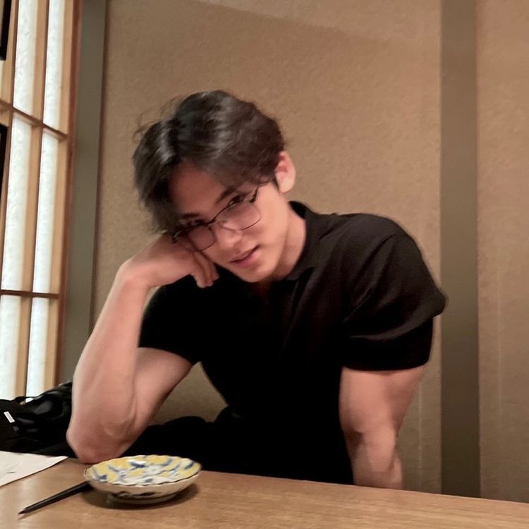 P4RKJAYLVR's tweet photo. hellooooo #stantwt #kpoptwt restarting!!!
 
i am skyler ٩(＾◡＾)۶
- he/him
- ‘05 liner (18 y/o)
- stans a lot of groups - enhypen, txt, viviz, twice, gfriend, zerobaseone + 99 others
-  very ia - interactive HAHAHA 

like and rt to help me grow! (✦ ‿ ✦) https://t.co/dF3NL1unwh