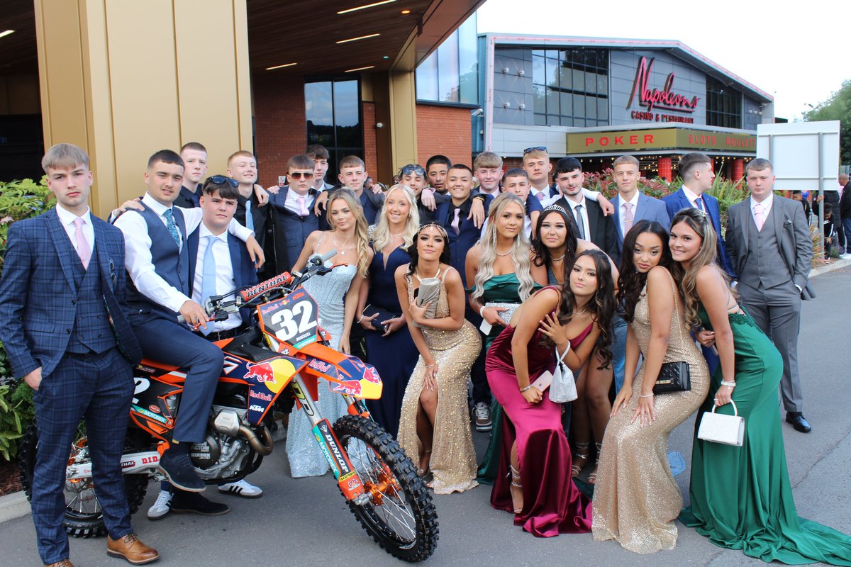 YewlandsAcademy's tweet photo. Y11 pulled out all of the stops for their Leavers Prom @OecSheffield. They looked amazing and had a great evening enjoying good food, good music and good company! https://t.co/P2kD9HDdUJ