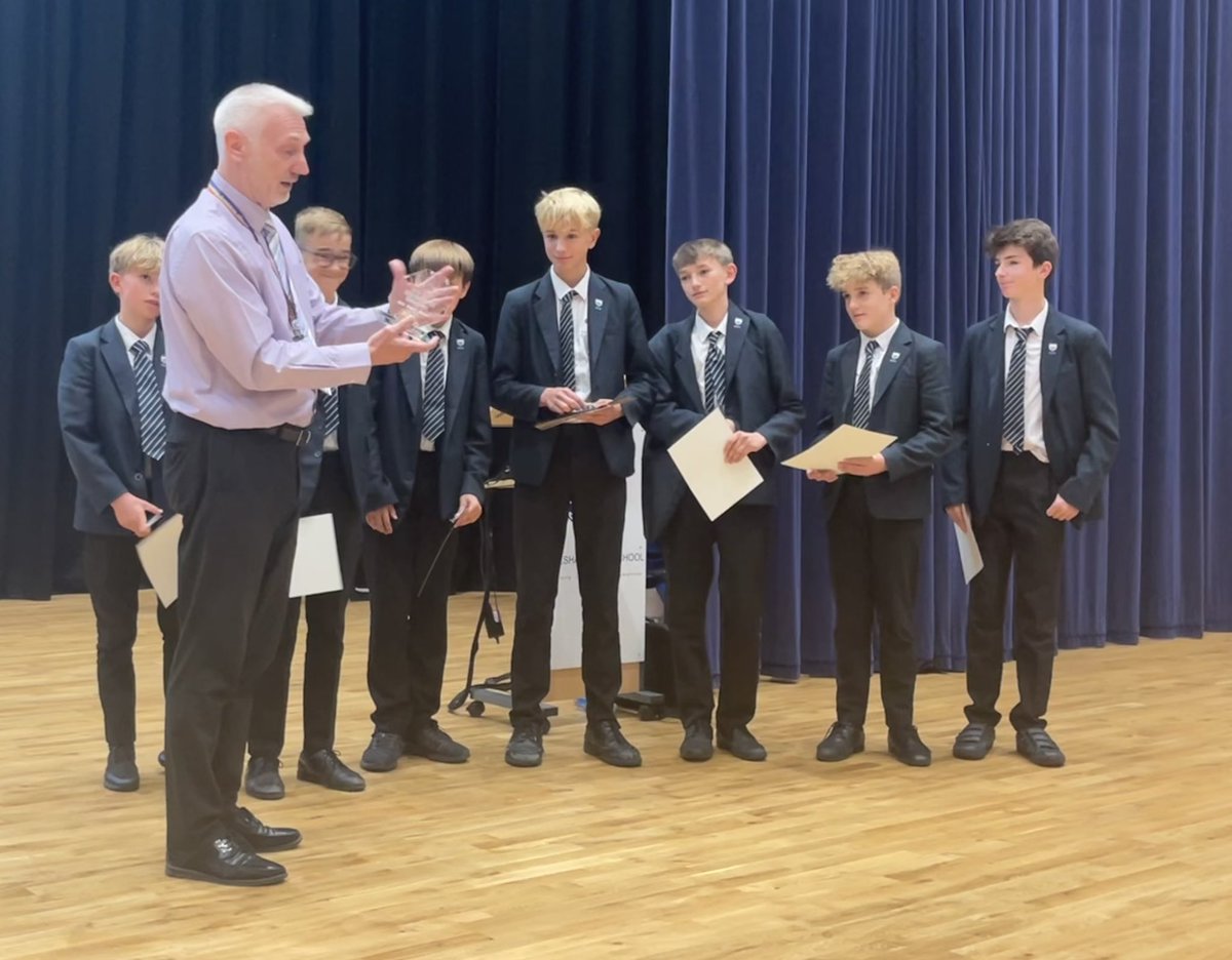 MoulshamHigh's tweet photo. Thank you to Mr Mark Farmer CEO @BridgeAcademyT1 for joining us in school @moulshamhigh today to present the Gold @BridgeAcademyT1 #Community Awards to our students. 👏🏆 https://t.co/oRAnEbkJ5K