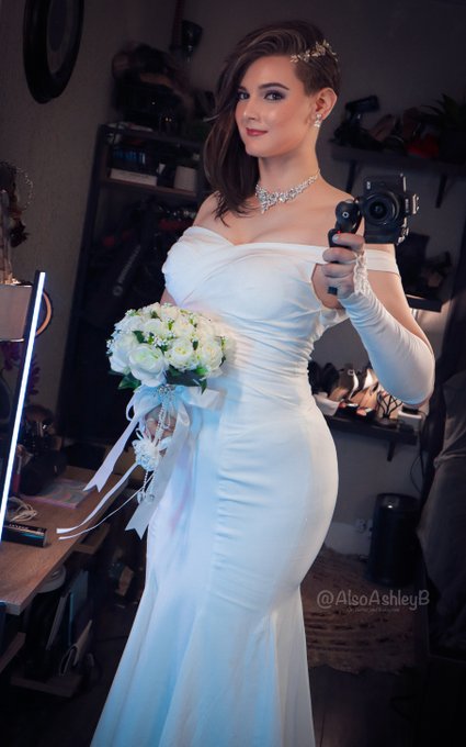 Thinking fondly back on my bridal set... Might have plans for a new one soon ? Tgirl brides are best