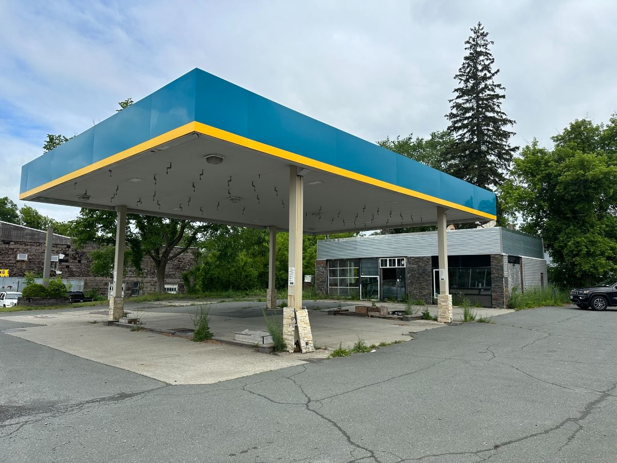 CarrowMarketing's tweet photo. Fully Constructed Gas Station &amp; Retail Space For Sale! - https://t.co/6V6f3mk5Yb https://t.co/SEVBT42qR7