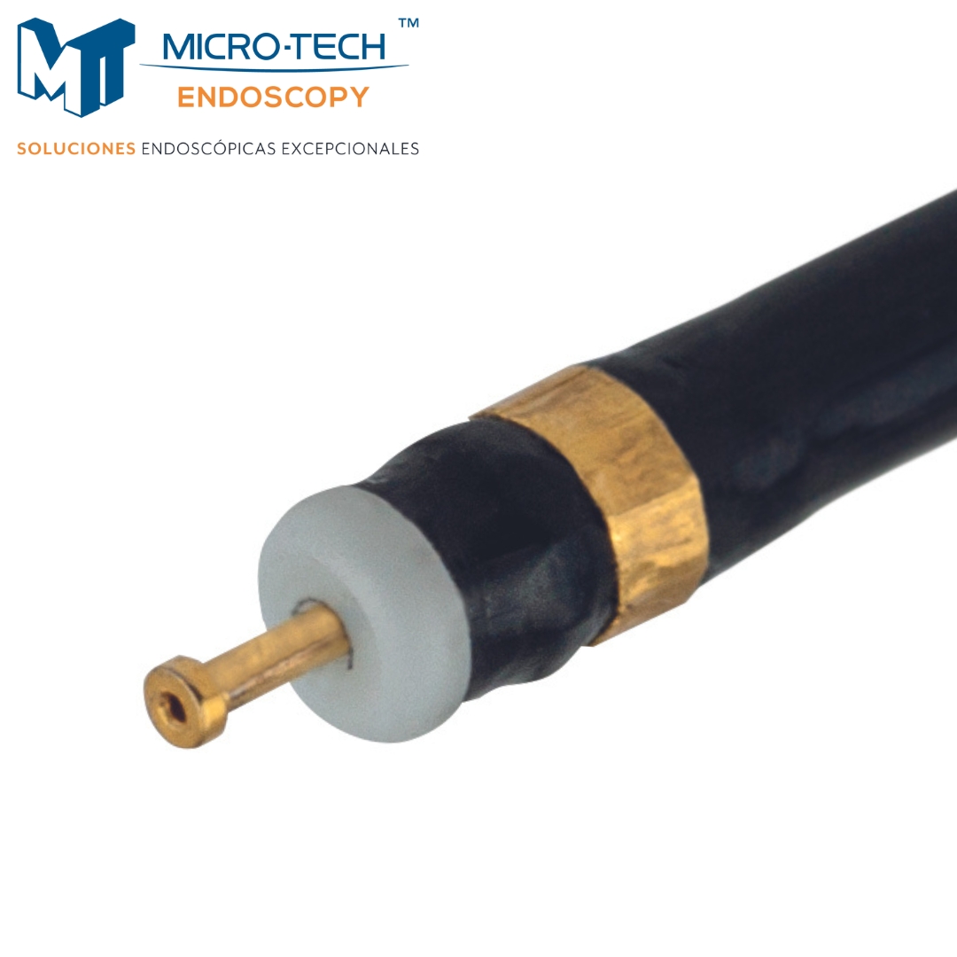 microtechlatam's tweet photo. ¡Mejora los procedimientos en el #3erEspacio con #GOLDKNIFE de #MicroTechLatam! El diámetro fino proporciona un corte preciso, ¡además de permitir una inyección a alta presión para crear una barrera entre la mucosa y submucosa! #CorteSeguro #endoscopia #ESD https://t.co/juYsAmobJf