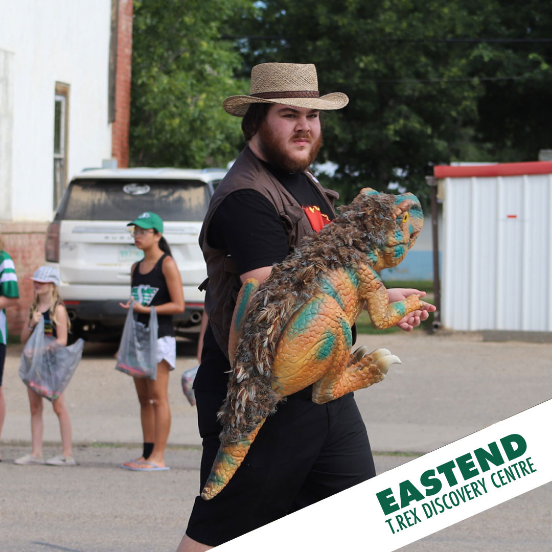 royalsaskmuseum's tweet photo. This is a great weekend to visit @CHdestinationA . It's Dino Days @townofeastend from July 21 to 23! The T.rex Discovery Centre will be part of the festivities and celebrate with the Jurassic Park trilogy, activity stations, fossil hunting and more. https://t.co/fprwYZuLRB https://t.co/wHZIEwGAok