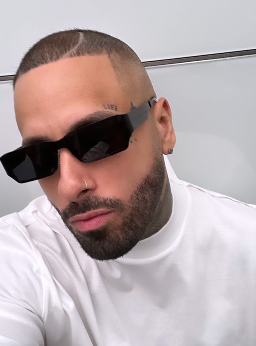 NickyJamPR's tweet photo. Un señor muy serio https://t.co/w39SBnTEXd