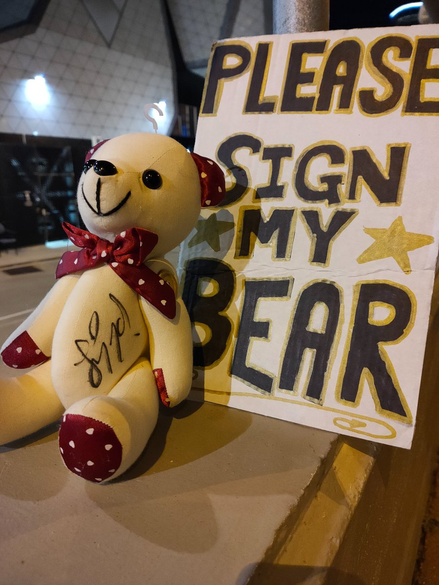 francesk2's tweet photo. Massive #ThankYou #Lizzo for signing Liz B Bear, Comin to #Perth an the #ConcertNotToBeMissed
#SPECIAL https://t.co/K2l92Jk1YD