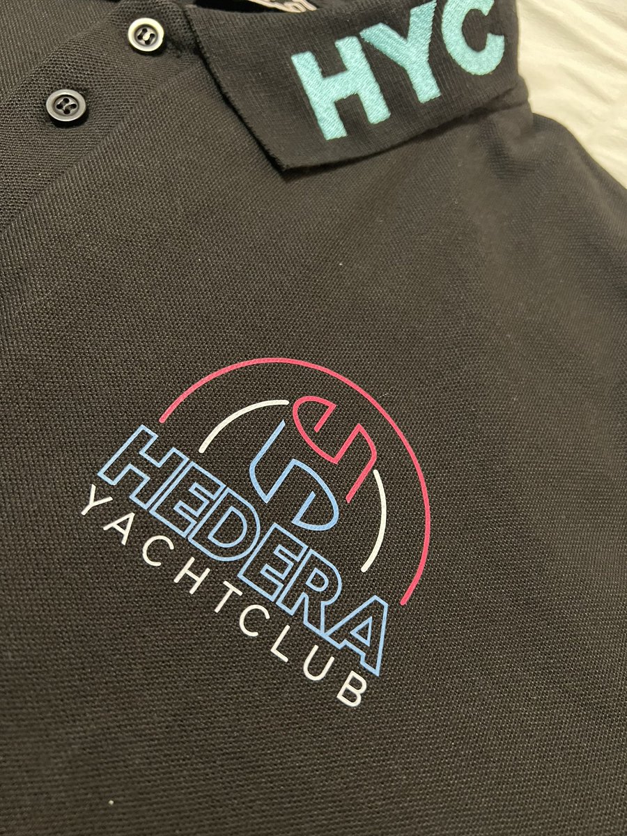 Always feels good to ship out more secure, premium threads on <a href="/hedera/">Hedera</a>! 

With 1st time shipments to 🇬🇷 Greece and 🇸🇮 Slovenia!

And we love the way these @HederaYachtClub polos turned out

💧 💧 💧 

As always, made possible by our partners <a href="/NFTierTech/">TierBot</a> and <a href="/VisionAuthentic/">Authentic Vision</a>!
