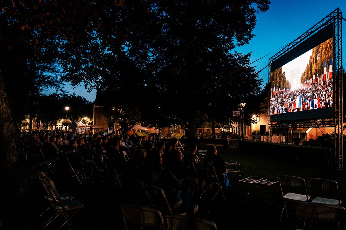 𝗚𝗲𝗻𝗶𝗲𝘁 𝘃𝗮𝗻 𝗲𝗲𝗻 𝗺𝗮𝗴𝗶𝘀𝗰𝗵𝗲 𝘇𝗼𝗺𝗲𝗿𝗮𝘃𝗼𝗻𝗱! Op zaterdag 2 september om 21.00 uur vertonen we de film Une Belle Course op het Meerminneplein 🎞️

𝗛𝗶𝗲𝗿 𝘄𝗶𝗹 𝗷𝗲 𝗯𝗶𝗷 𝘇𝗶𝗷𝗻! Tot dan ✨

📸 Christein van Hoffen