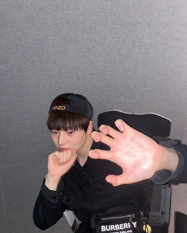mydooo_10's tweet photo. 마이 리얼 하입보이🤟🏻🖤 https://t.co/SbNNZVzdeR