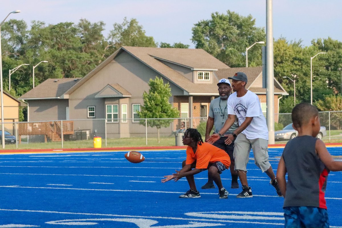 Our Middle School Tackle Football Clinic from Monday.

Thank you to the instructors, volunteers and students who took part!