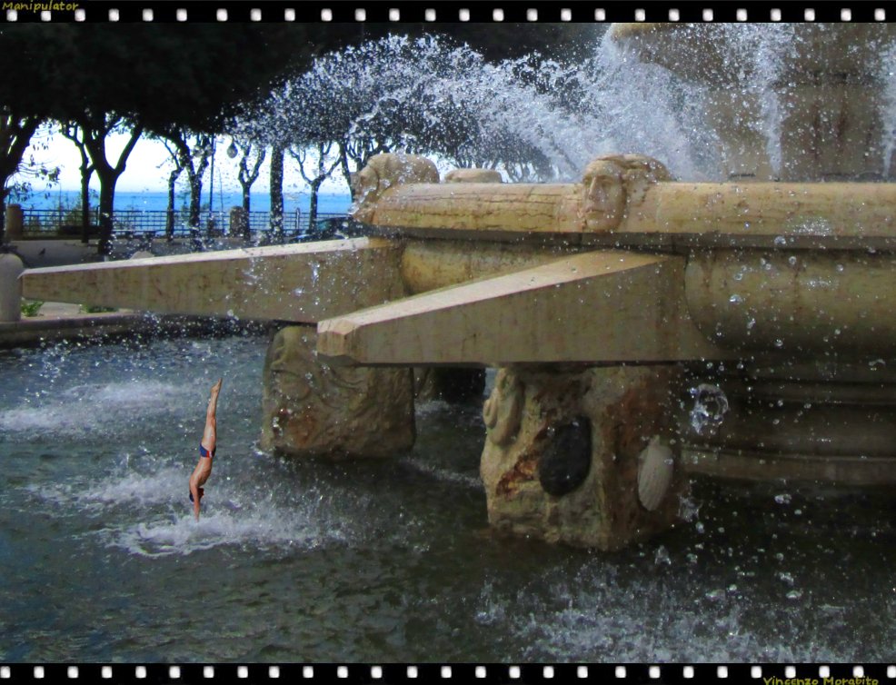 SPLASH

#taranto #puglia #apulia #southitaly #sud #foto #photoshop #fountains #fontane #photo #water #acqua #dives #piazzaebalia #digitalart #rosadeiventi #splash #fontana #fountain #tuffi #caldo #hotweather #funny #hotwather🌞