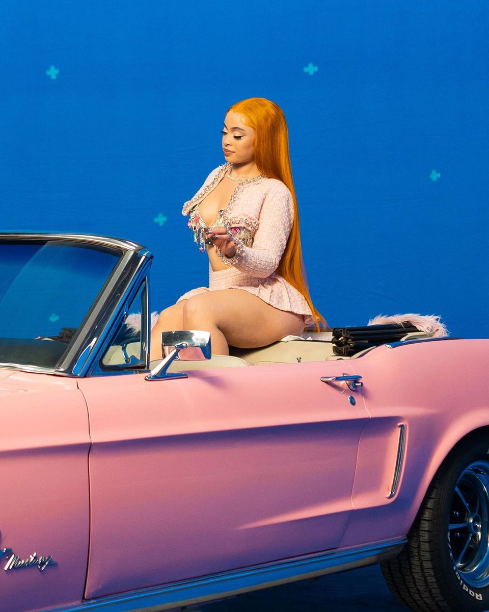BravadoIntl's tweet photo. it's barbie, if ur still in doubt 💅💖
#icespice #nickiminaj #barbiethemovie #barbieb https://t.co/PthpaJPPuh